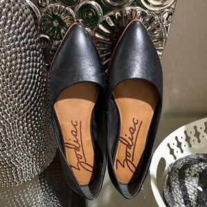 Zodiac Women's Black Leather Flats